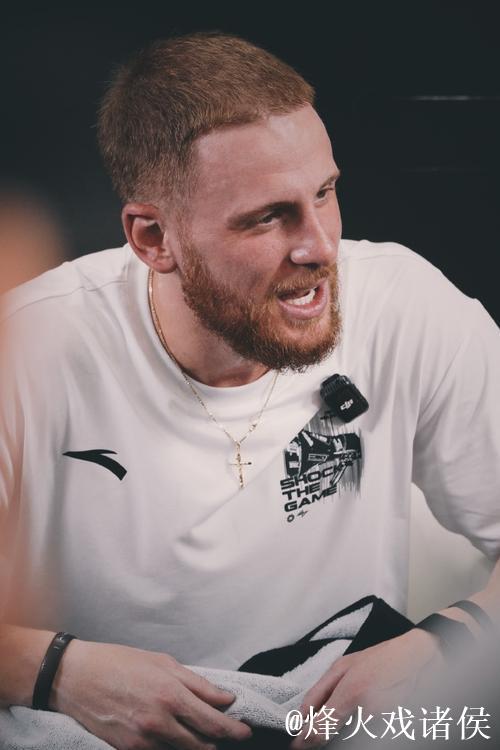 迪温琴佐全场出战35分钟,15中7得到21分6板4助攻1盖帽 迪温琴佐全场出战35分钟,15中7得到21分6板4助攻1盖帽